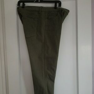 Ann Taylor Crop pant with ankle zipper